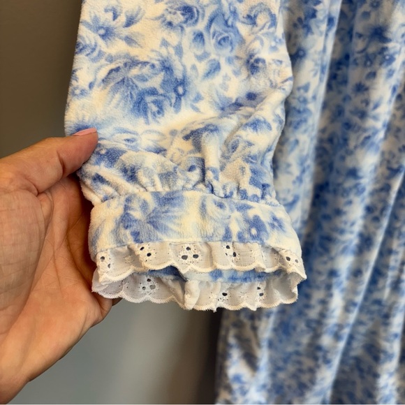 Lanz of Salzburg Medium Nightgown Fleece Blue White Floral Long Sleeve - Picture 6 of 10